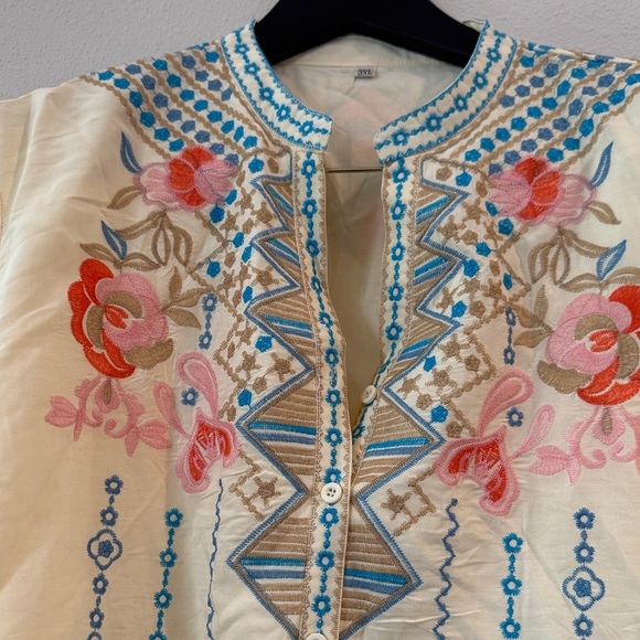 Embroidered Cream Blouse with Floral Accents - Picture 2 of 7